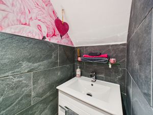 Photo 17- click for photo gallery